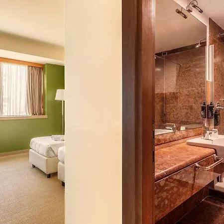 B-b Crystal Hotel