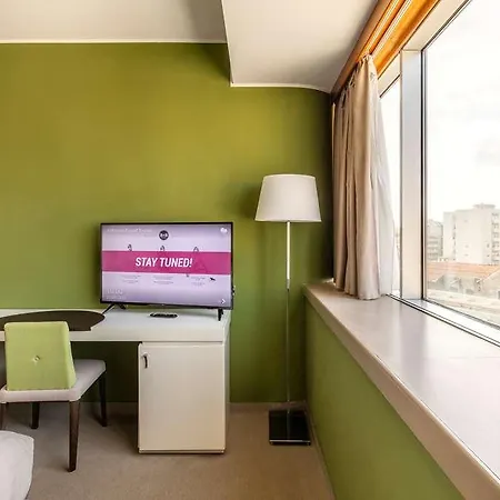 Hotel B-b Crystal *