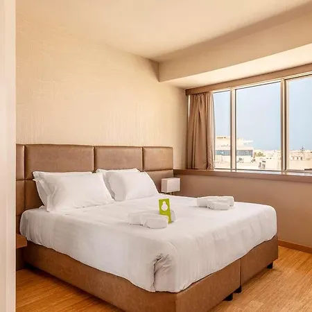 Hotel B-b Crystal *