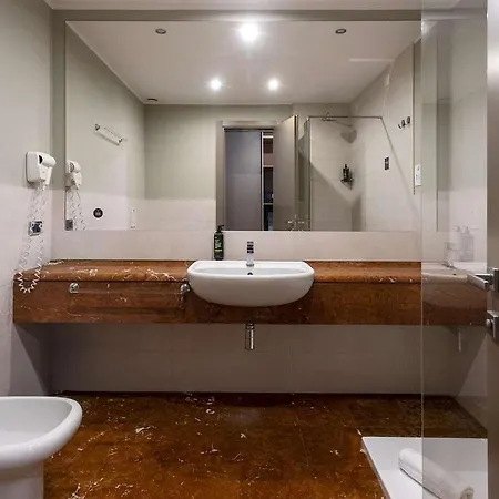 Hotel B-b Crystal