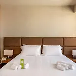 Hotel B-b Crystal