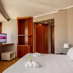 Hotel B-b Crystal