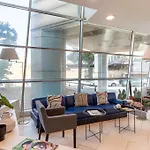 B-b Crystal Hotel *