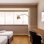 B-b Crystal Hotel