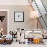 B-b Crystal Hotel