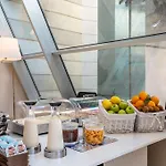 B-b Crystal Hotel *