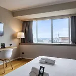 B-b Crystal Hotel *