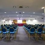 B-b Crystal Hotel *
