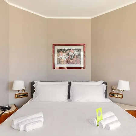 Hotel B-b Crystal *