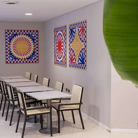 B-b Crystal Hotel